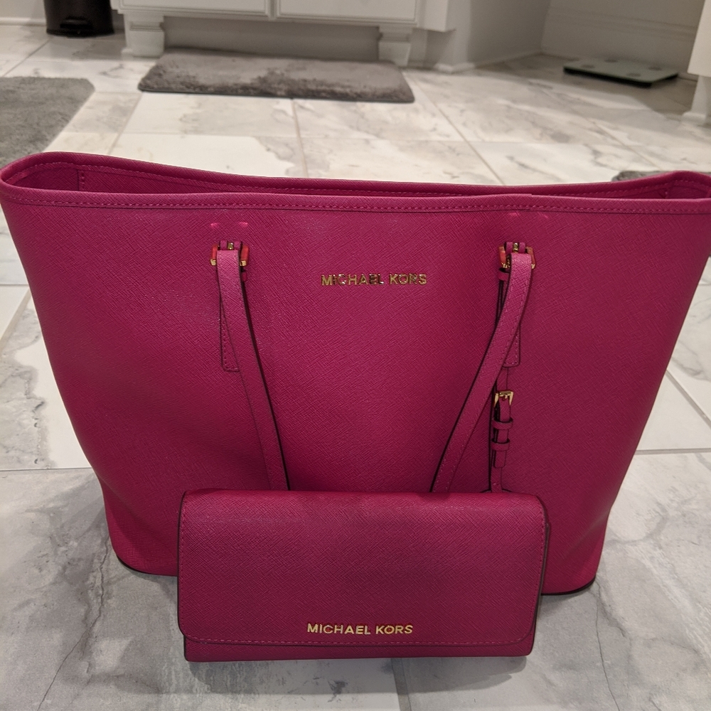 Pink Michae Kors Tote w Matching Wallet Bundle